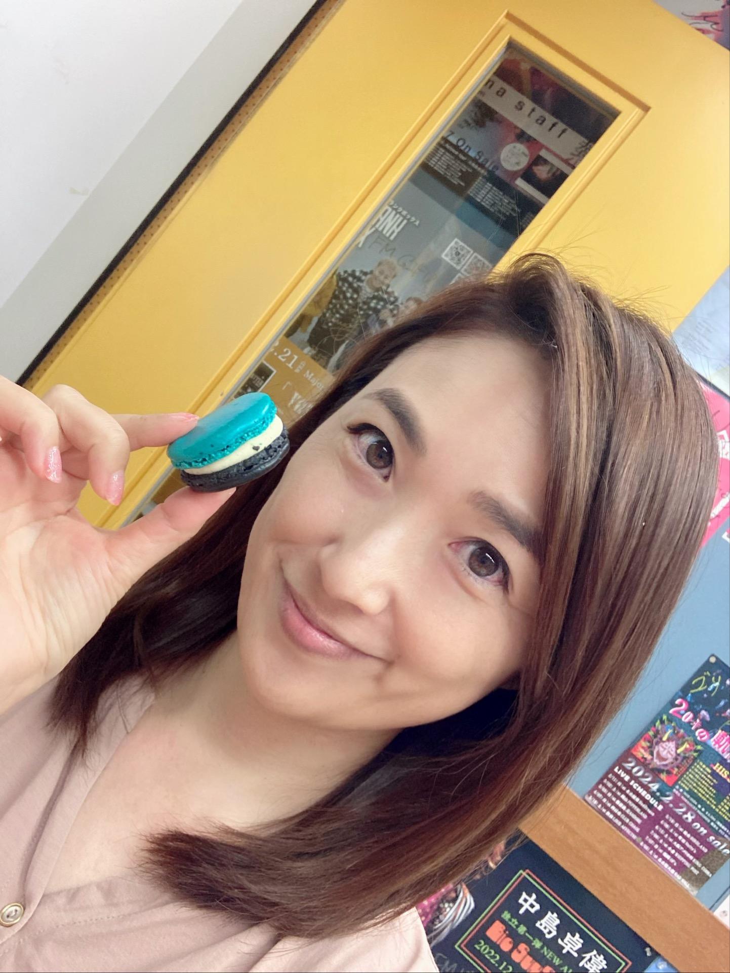 わたしのプレミアム】若尾製菓 小田さん”グラス ・マカロン